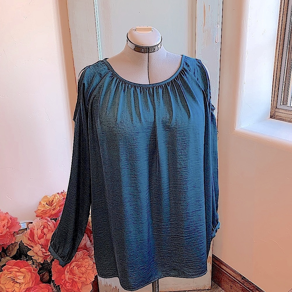 Cabi Fetching Blouse cold shoulder